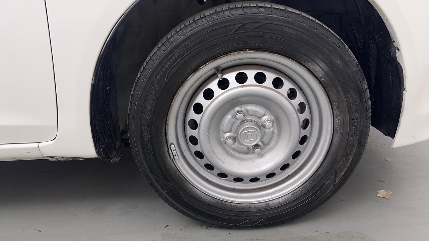 Used 2013 Honda Amaze 1.2 EX i-VTEC Petrol Manual tyres RIGHT FRONT TYRE RIM VIEW