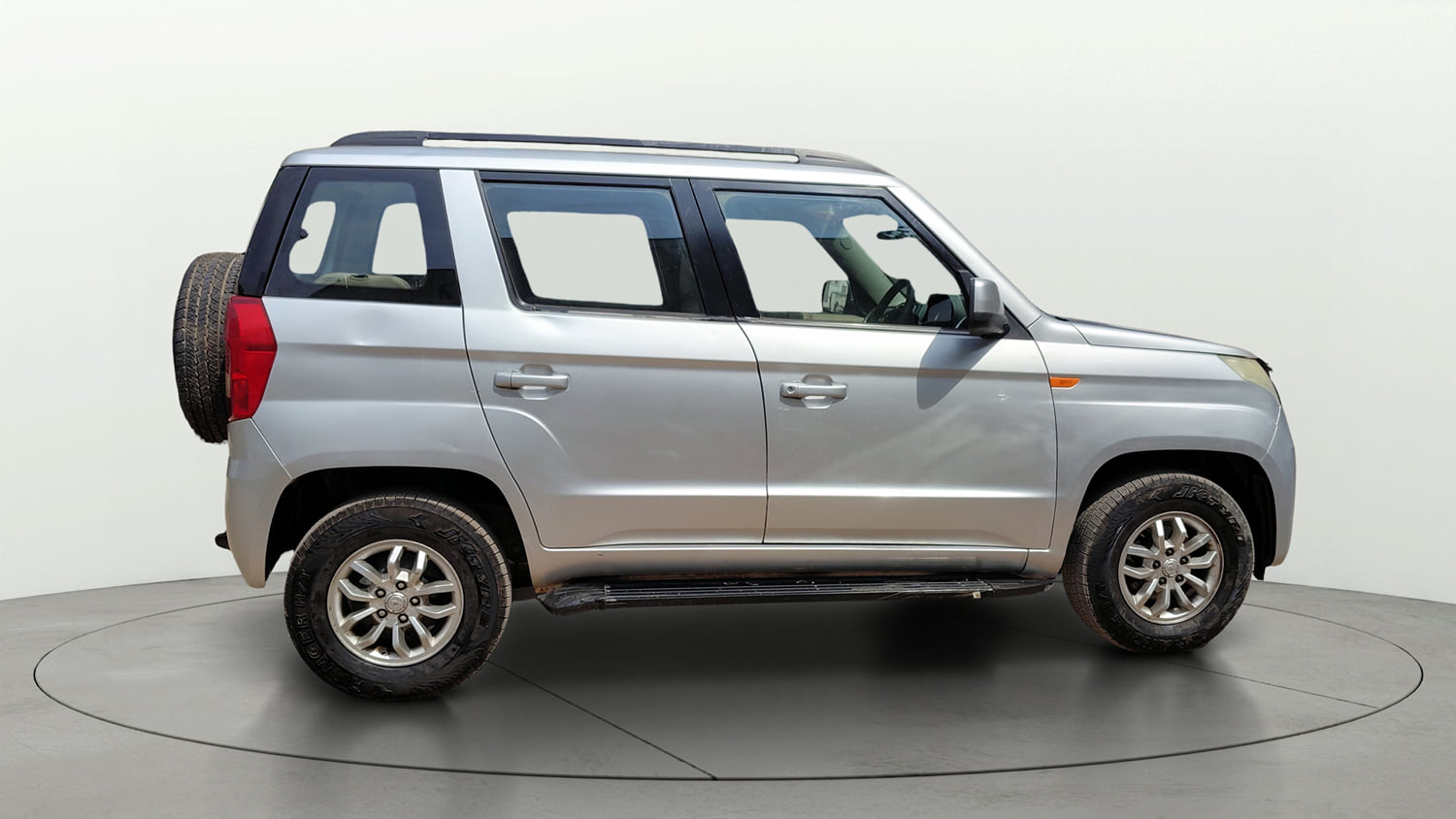 Used 2017 Mahindra TUV300 T8 mHAWK100 Diesel Manual exterior RIGHT SIDE VIEW