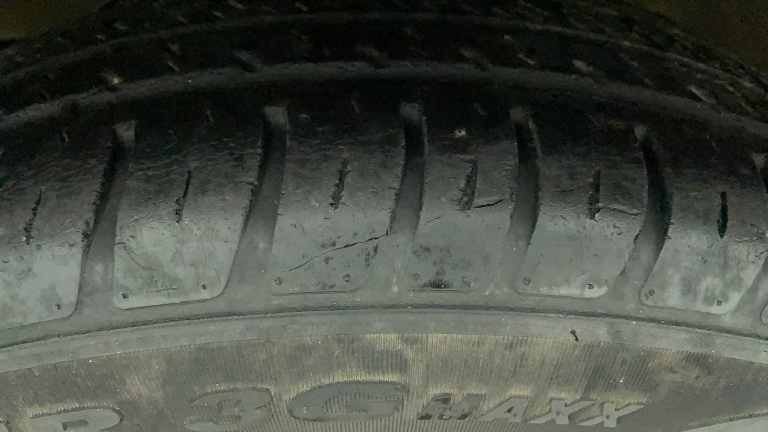 Used 2019 Maruti Suzuki Swift VXi AMT Petrol Automatic tyres LEFT FRONT TYRE TREAD VIEW