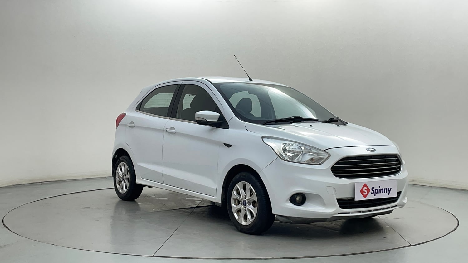 Used 2017 Ford Figo Titanium 1.5 Ti-VCT AT Petrol Automatic exterior RIGHT FRONT CORNER VIEW