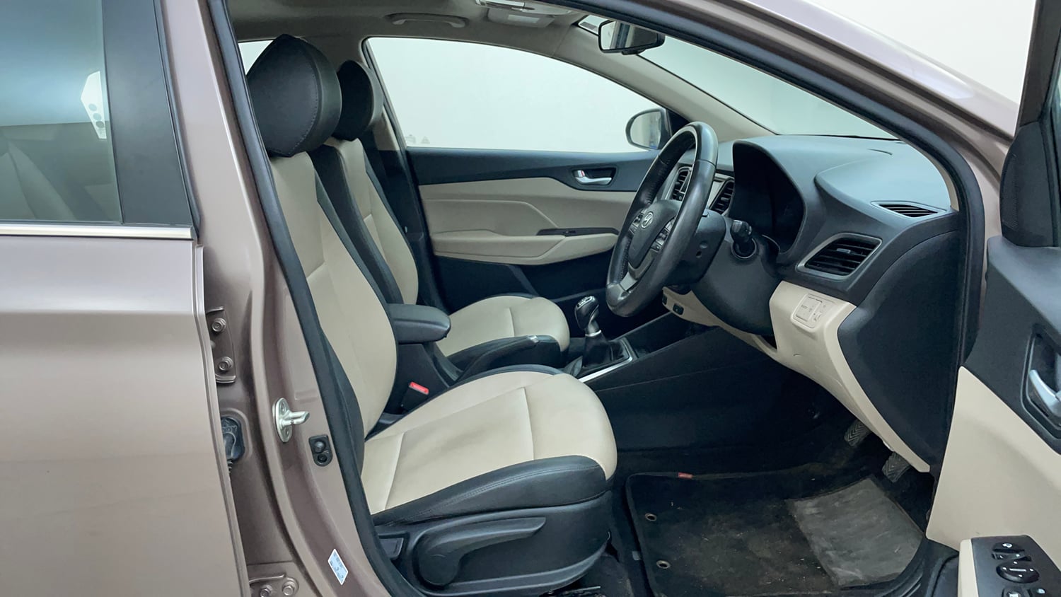 Used 2019 Hyundai Verna SX (O)1.6 VTVT Petrol Manual interior RIGHT SIDE FRONT DOOR CABIN VIEW
