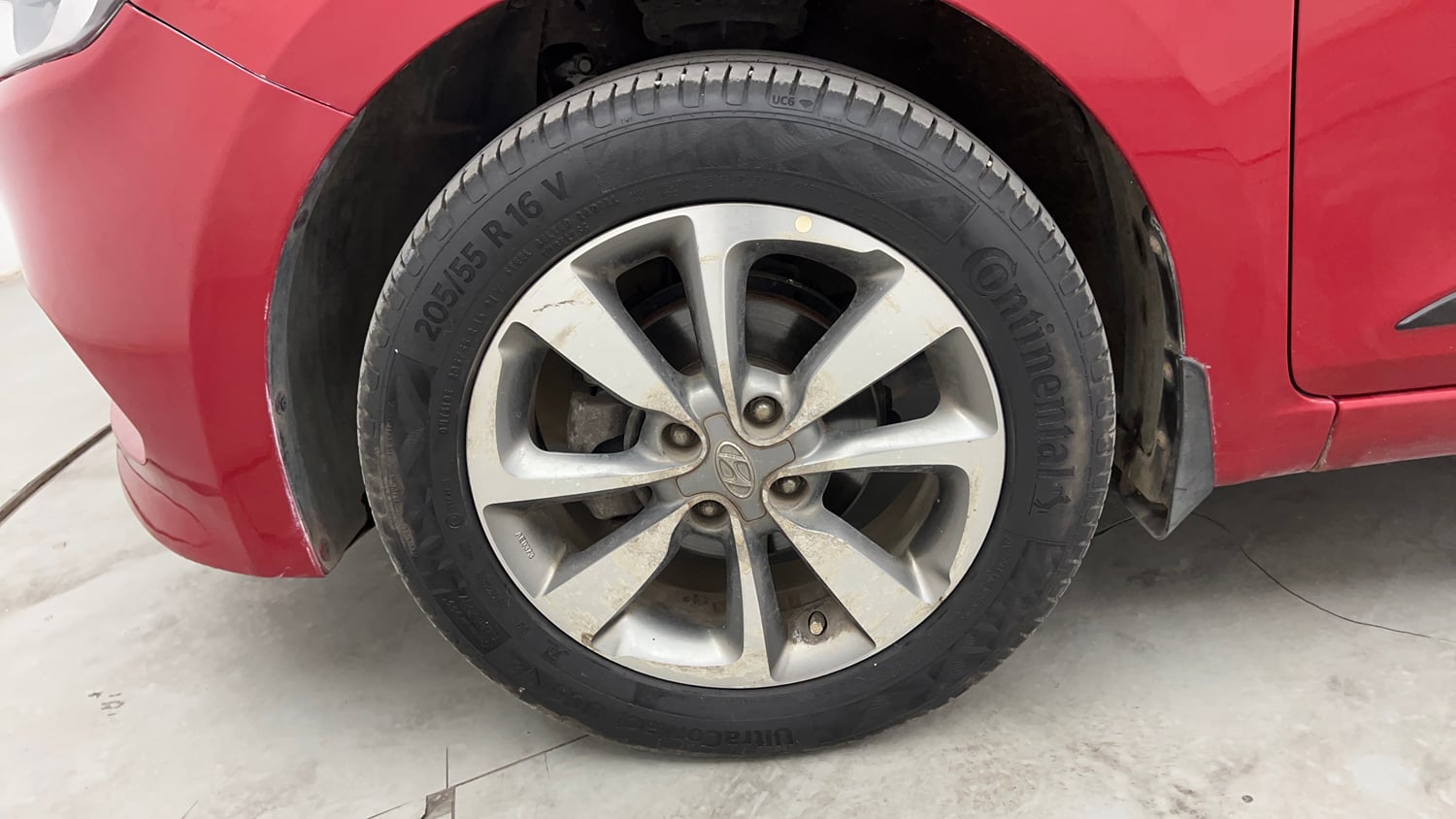 Used 2015 Hyundai Elite i20 Asta 1.2 Petrol Manual tyres LEFT FRONT TYRE RIM VIEW