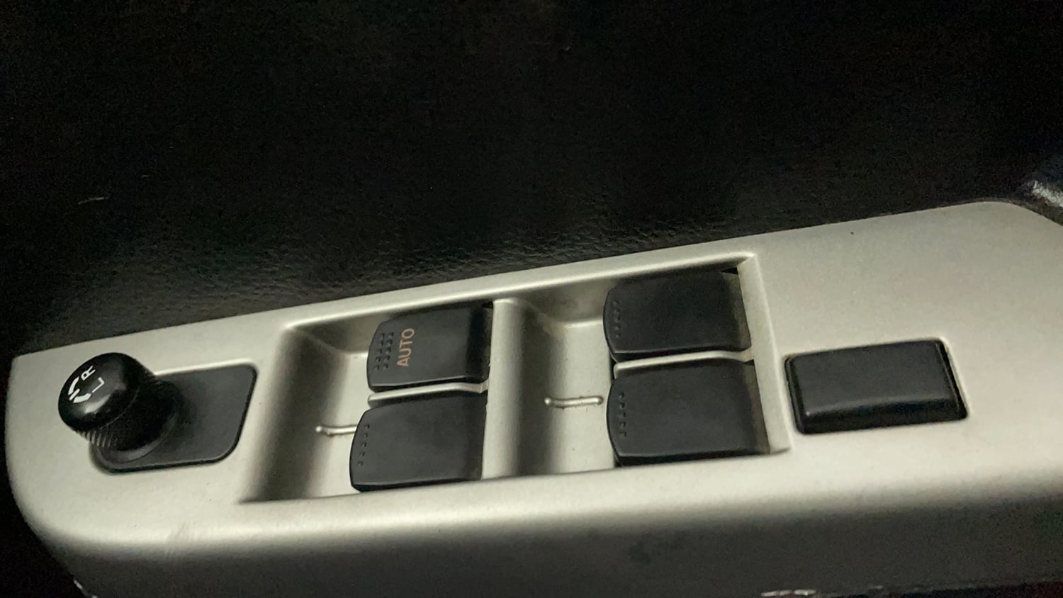 Used 2014 Maruti Suzuki Wagon R VXI Petrol Manual top_features Power windows