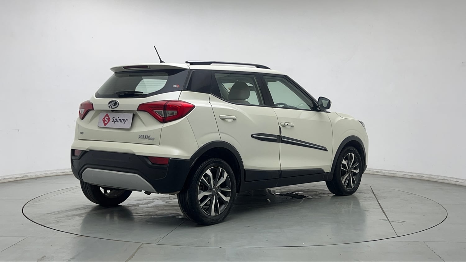 Used 2021 Mahindra XUV 300 1.5 W8 (O) Diesel Manual exterior RIGHT REAR CORNER VIEW