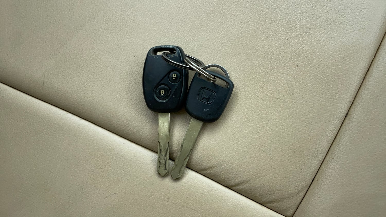 Used 2014 Honda Mobilio V Petrol Petrol Manual extra CAR KEY VIEW
