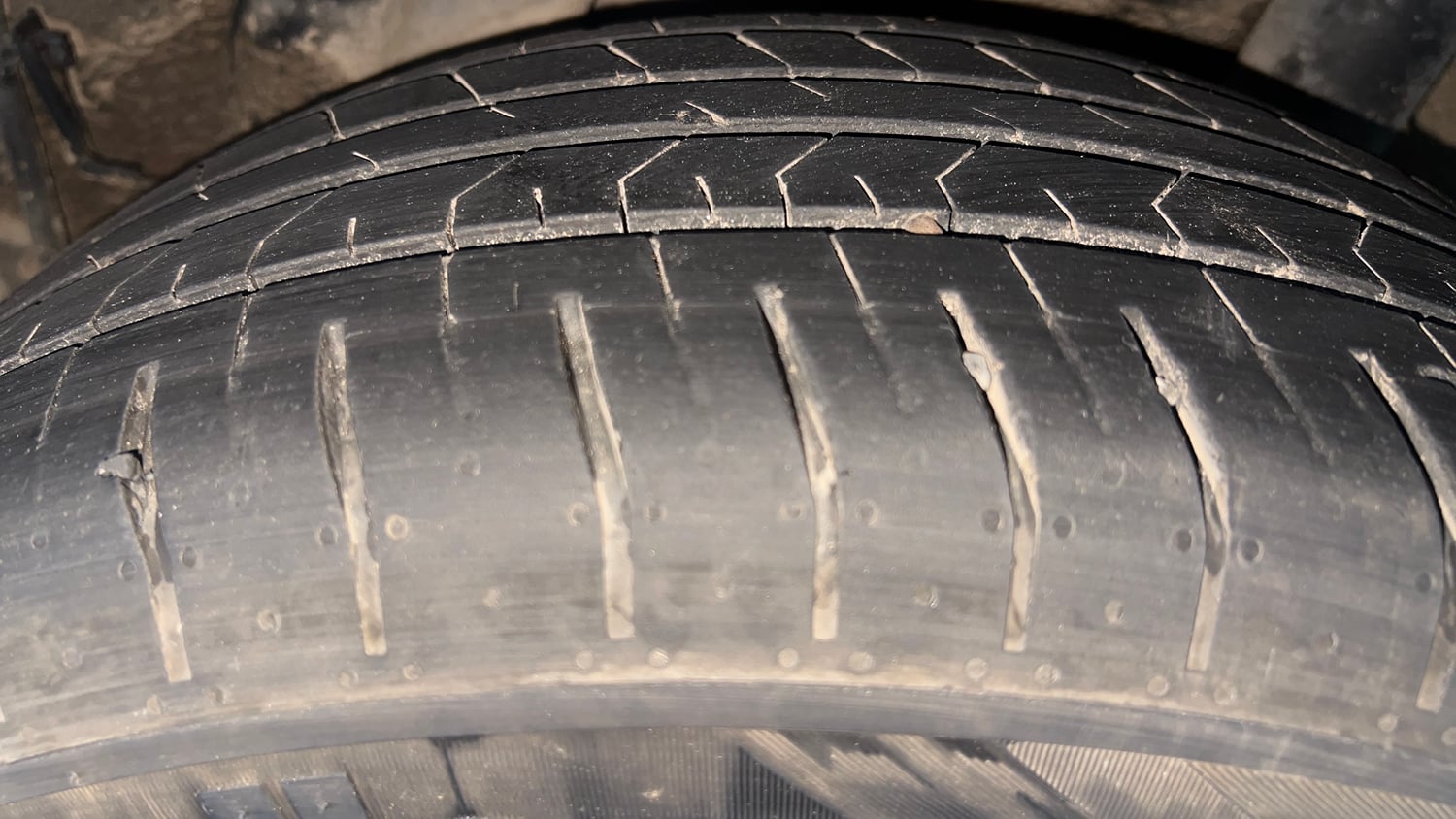 Used 2024 Hyundai Verna SX (O) 1.5 Turbo Petrol DCT Petrol Automatic tyres LEFT REAR TYRE TREAD VIEW