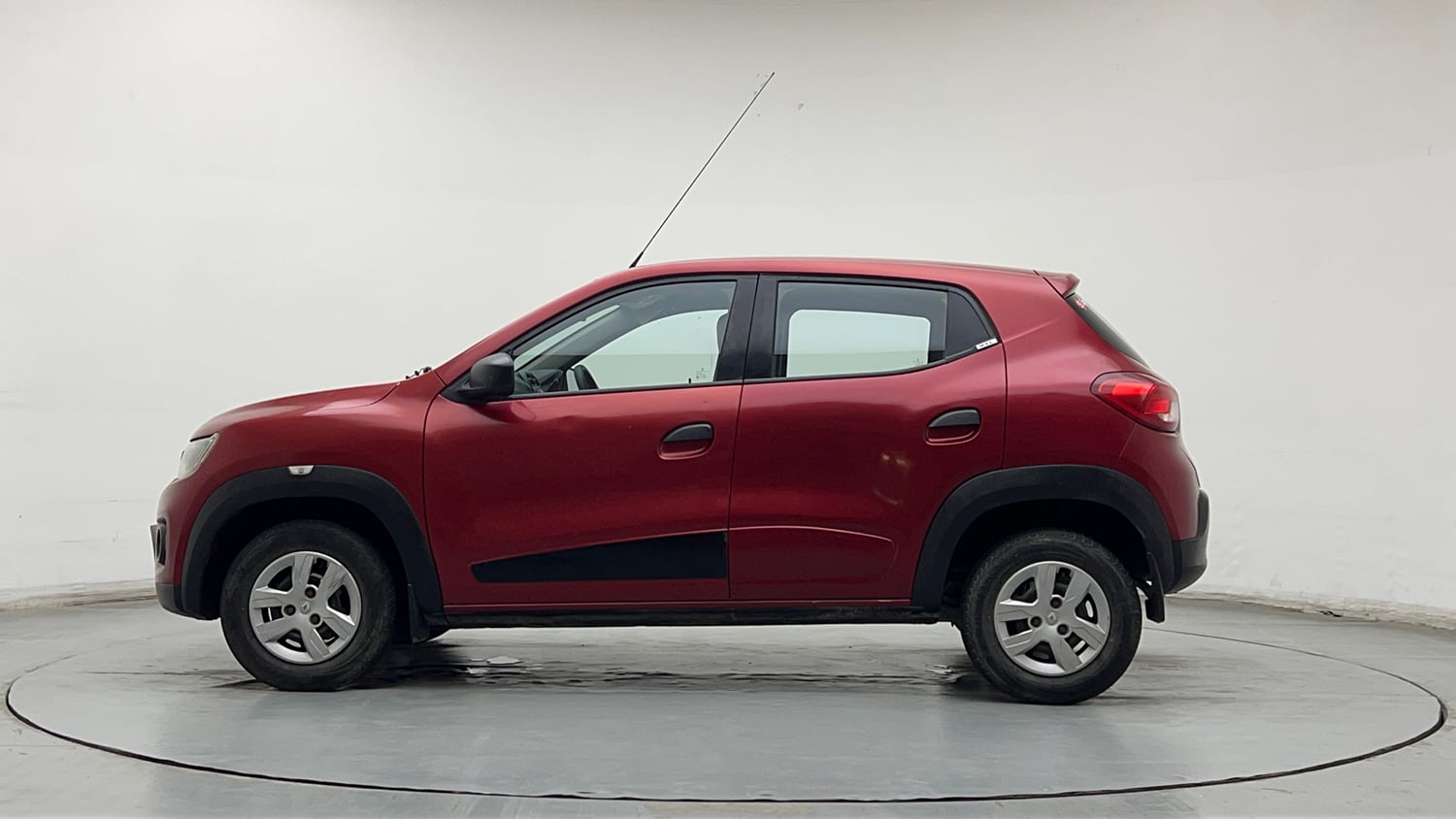 Used 2018 Renault Kwid RXL Petrol Manual exterior LEFT SIDE VIEW