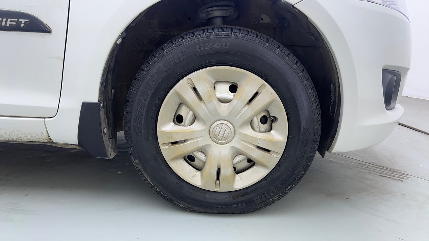 Used 2013 Maruti Suzuki Swift LXi Petrol Manual tyres RIGHT FRONT TYRE RIM VIEW