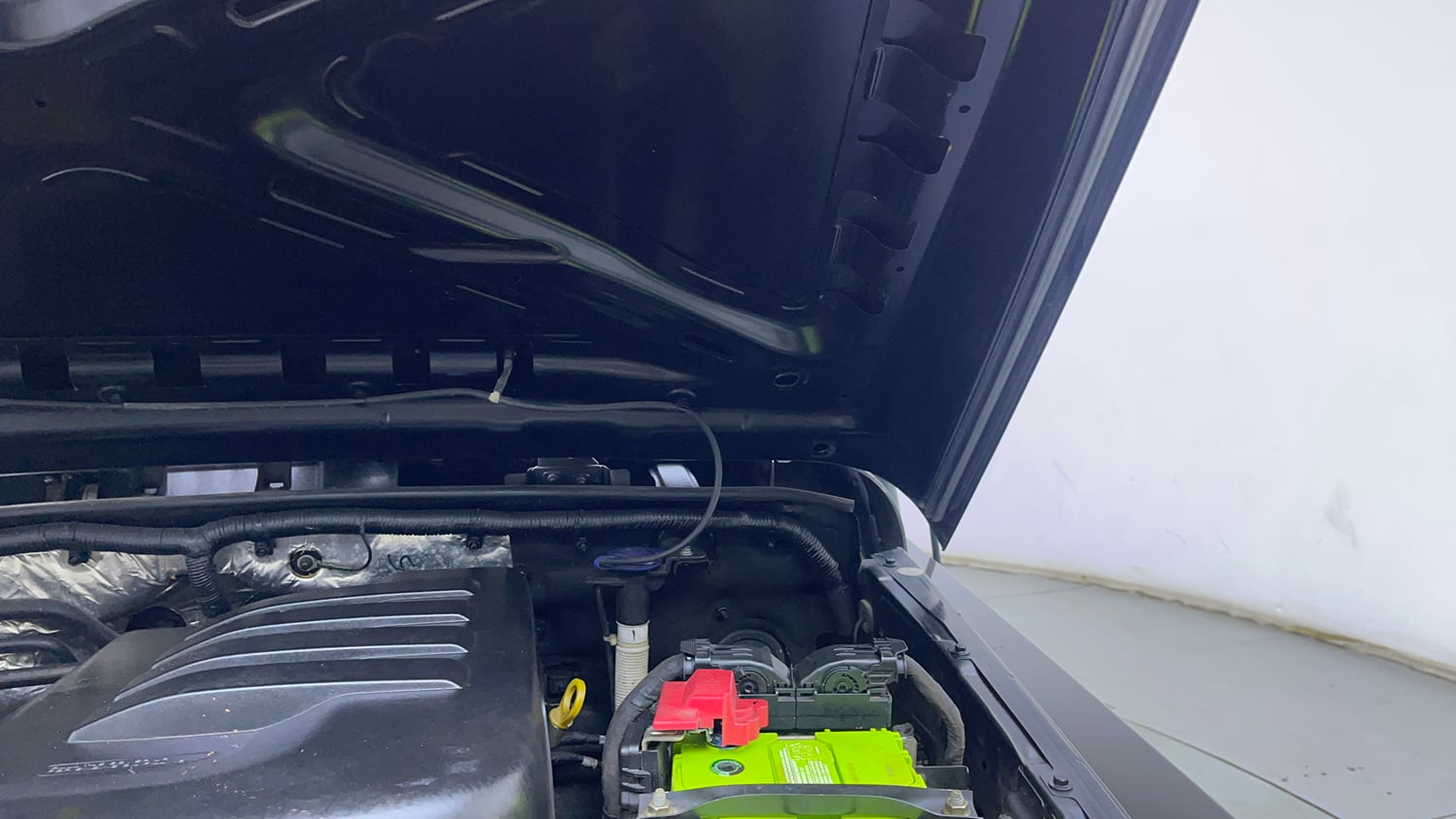 Used 2022 mahindra Thar LX Hard Top Petrol AT 4WD Petrol Automatic engine ENGINE LEFT SIDE HINGE & APRON VIEW