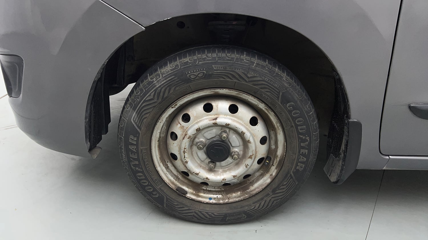 Used 2014 Maruti Suzuki Wagon R LXI Petrol Manual tyres LEFT FRONT TYRE RIM VIEW