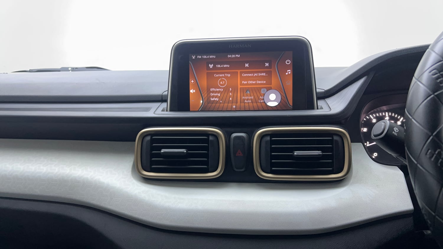 Used 2023 Tata Punch Accomplished MT Petrol Manual top_features Touch screen infotainment system