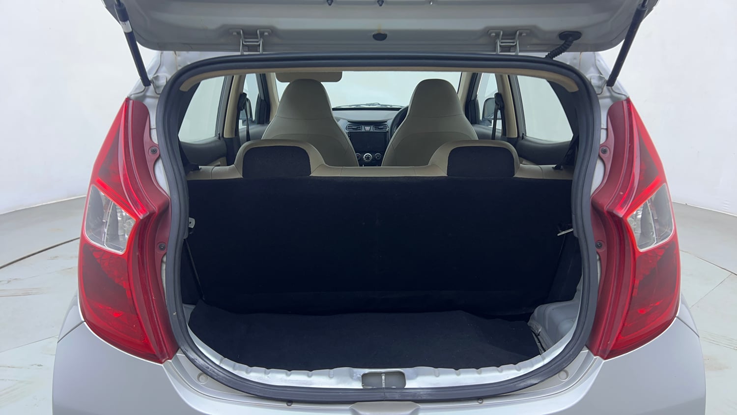 Used 2018 Hyundai Eon Era + Petrol Manual interior DICKY INSIDE VIEW