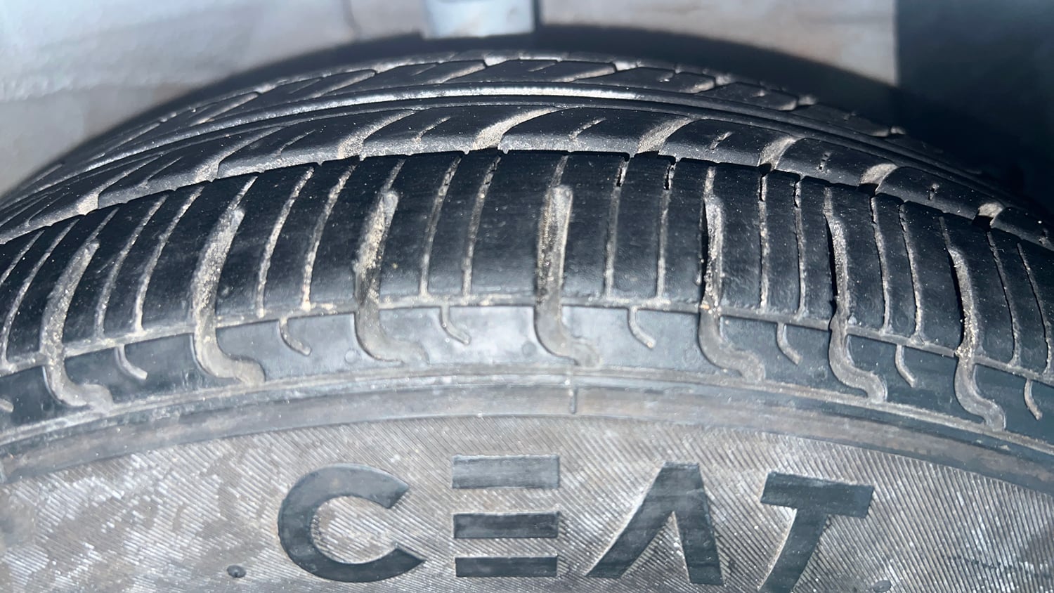 Used 2016 Hyundai Grand i10 Asta 1.2 Kappa VTVT Petrol Manual tyres RIGHT FRONT TYRE TREAD VIEW