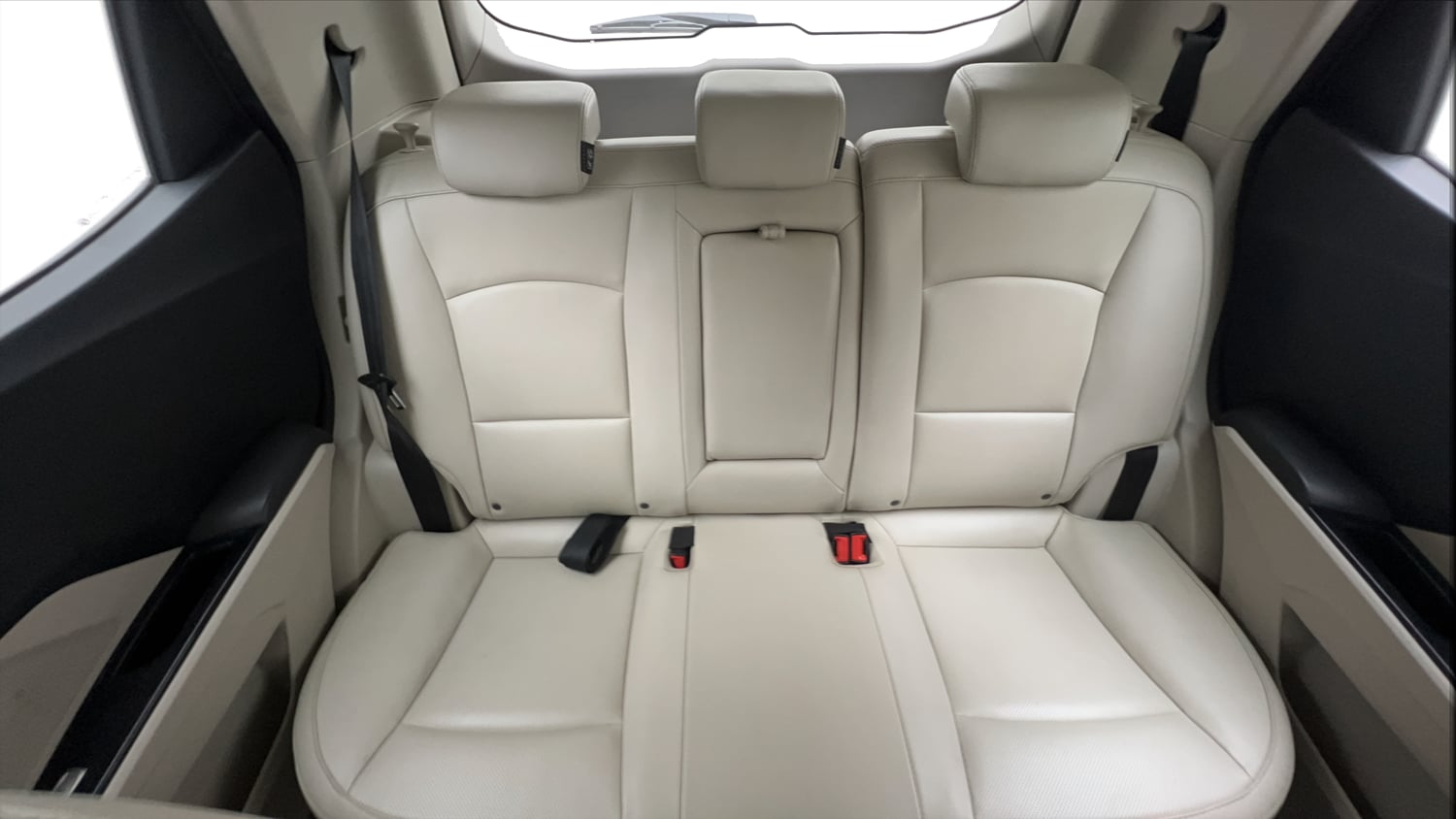 Used 2021 Mahindra XUV 300 1.5 W8 (O) Diesel Manual interior REAR SEAT CONDITION VIEW