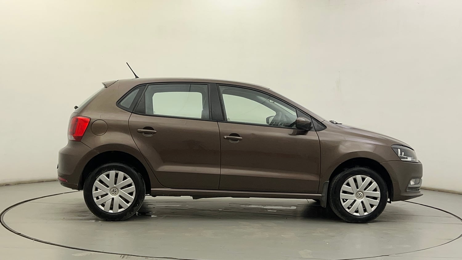 Used 2016 Volkswagen Polo Comfortline 1.2L (P) Petrol Manual exterior RIGHT SIDE VIEW