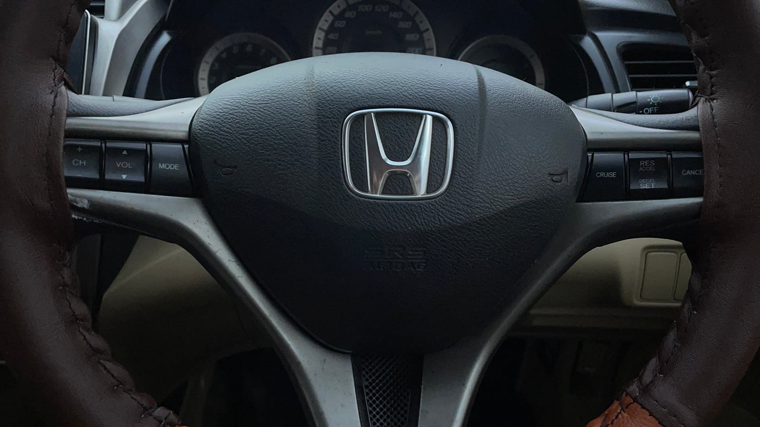 Used 2013 Honda City 1.5 V MT Petrol Manual top_features Airbags