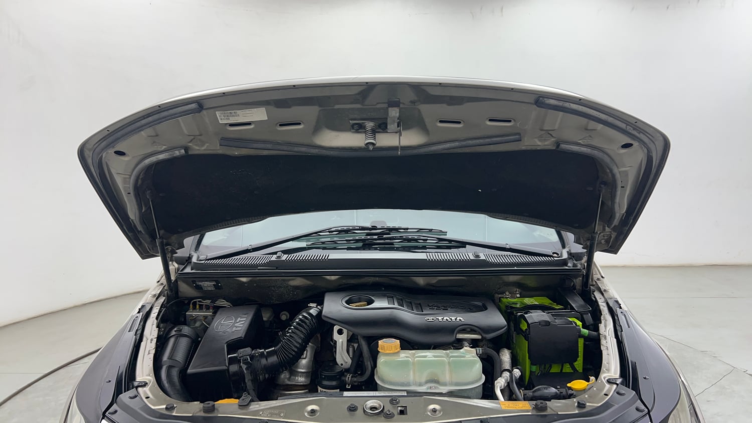 Used 2018 Tata Hexa XT 4x2 7 STR Diesel Manual engine ENGINE & BONNET OPEN FRONT VIEW