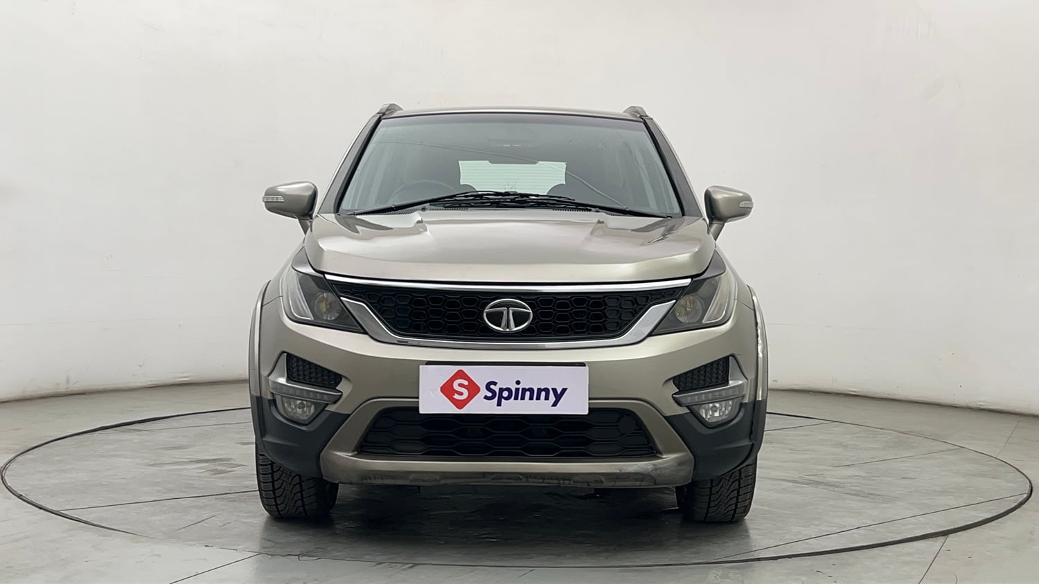 Used 2018 Tata Hexa XT 4x2 7 STR Diesel Manual exterior FRONT VIEW