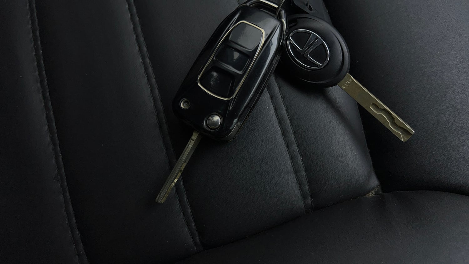 Used 2022 Tata Tiago XT Petrol Manual extra CAR KEY VIEW
