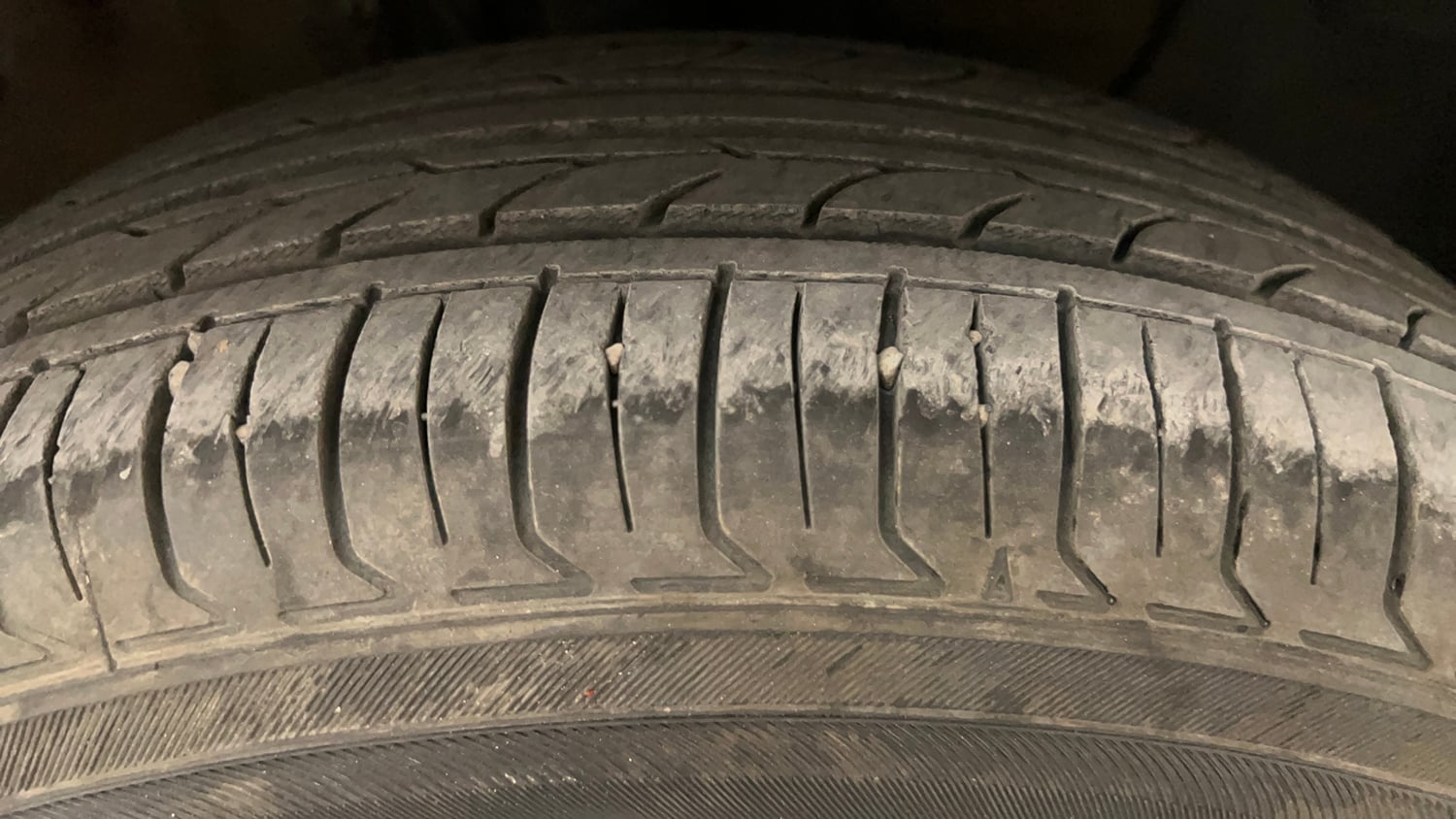 Used 2016 Hyundai Elite i20 Sportz 1.2 Petrol Manual tyres RIGHT FRONT TYRE TREAD VIEW
