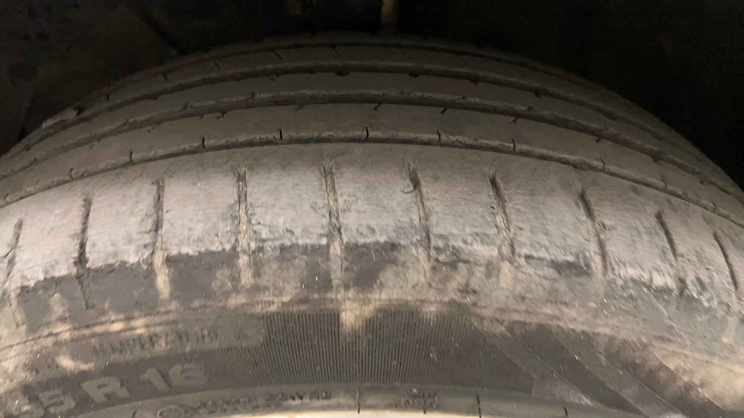 Used 2020 Maruti Suzuki Baleno Zeta Petrol Manual tyres LEFT FRONT TYRE TREAD VIEW