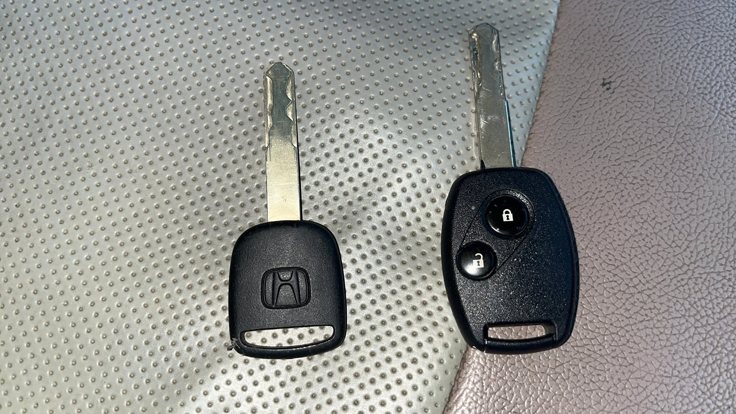 Used 2013 Honda Brio V MT Petrol Manual extra CAR KEY VIEW
