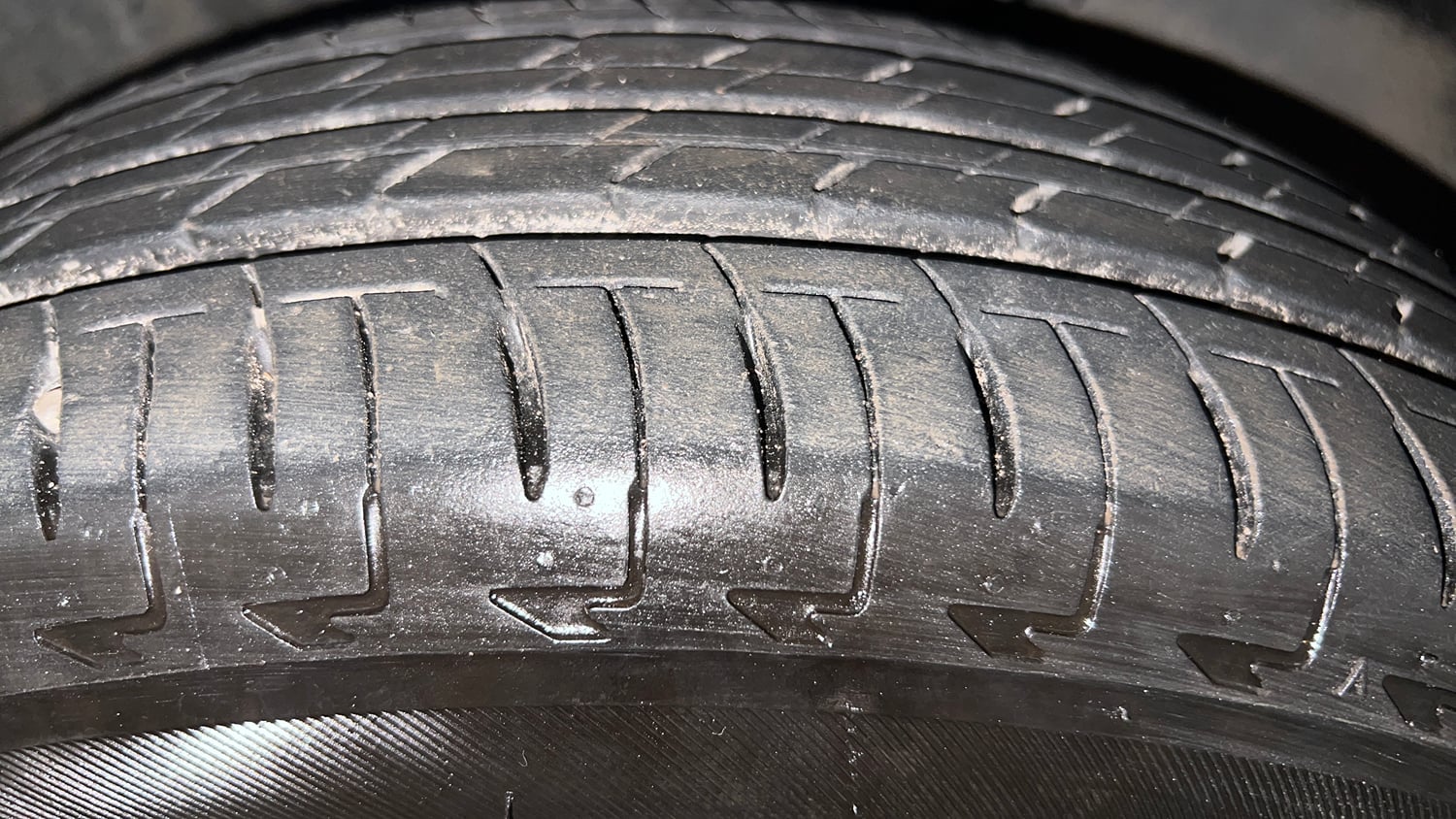 Used 2023 Maruti Suzuki Ignis Zeta 1.2 AMT Petrol Automatic tyres RIGHT FRONT TYRE TREAD VIEW
