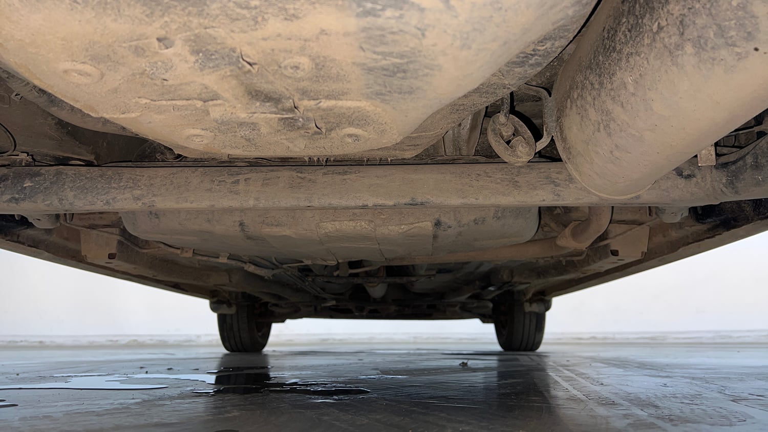 Used 2022 Tata Tiago XT Petrol Manual extra REAR UNDERBODY VIEW (TAKEN FROM REAR)