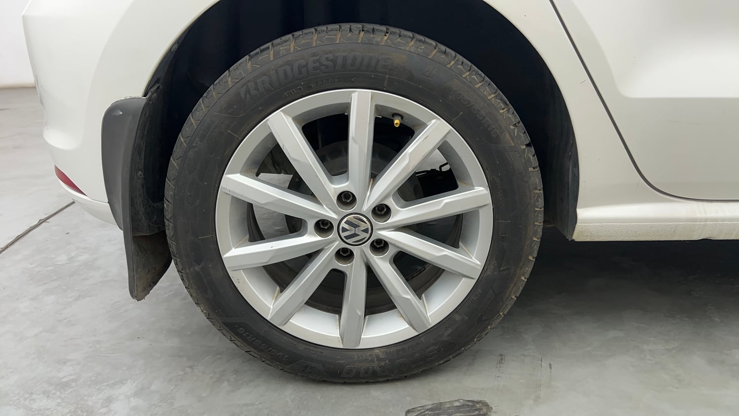 Used 2018 Volkswagen Polo Highline Plus 1.5 (D) 16 Alloy Diesel Manual tyres RIGHT REAR TYRE RIM VIEW