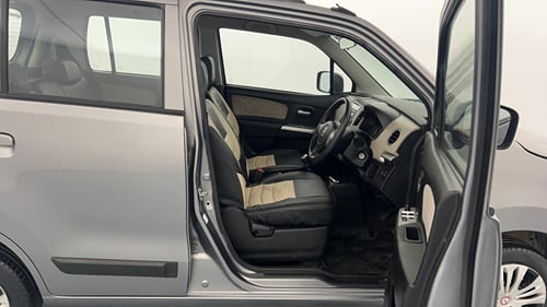 Used 2016 Maruti Suzuki Wagon R VXI Petrol Manual interior RIGHT SIDE FRONT DOOR CABIN VIEW