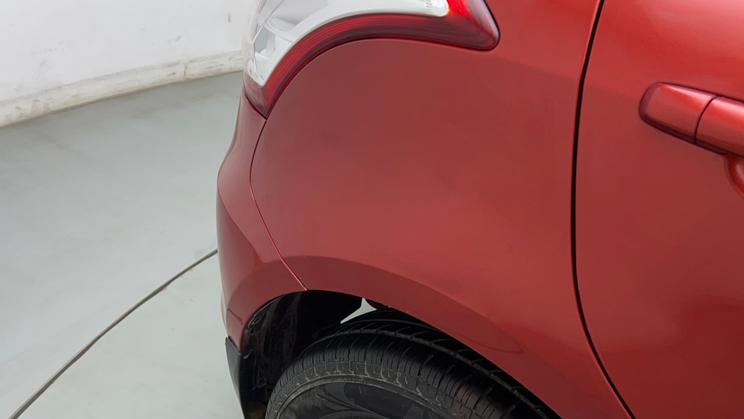 Used 2013 Maruti Suzuki Swift VXi Petrol Manual dents MINOR SCRATCH