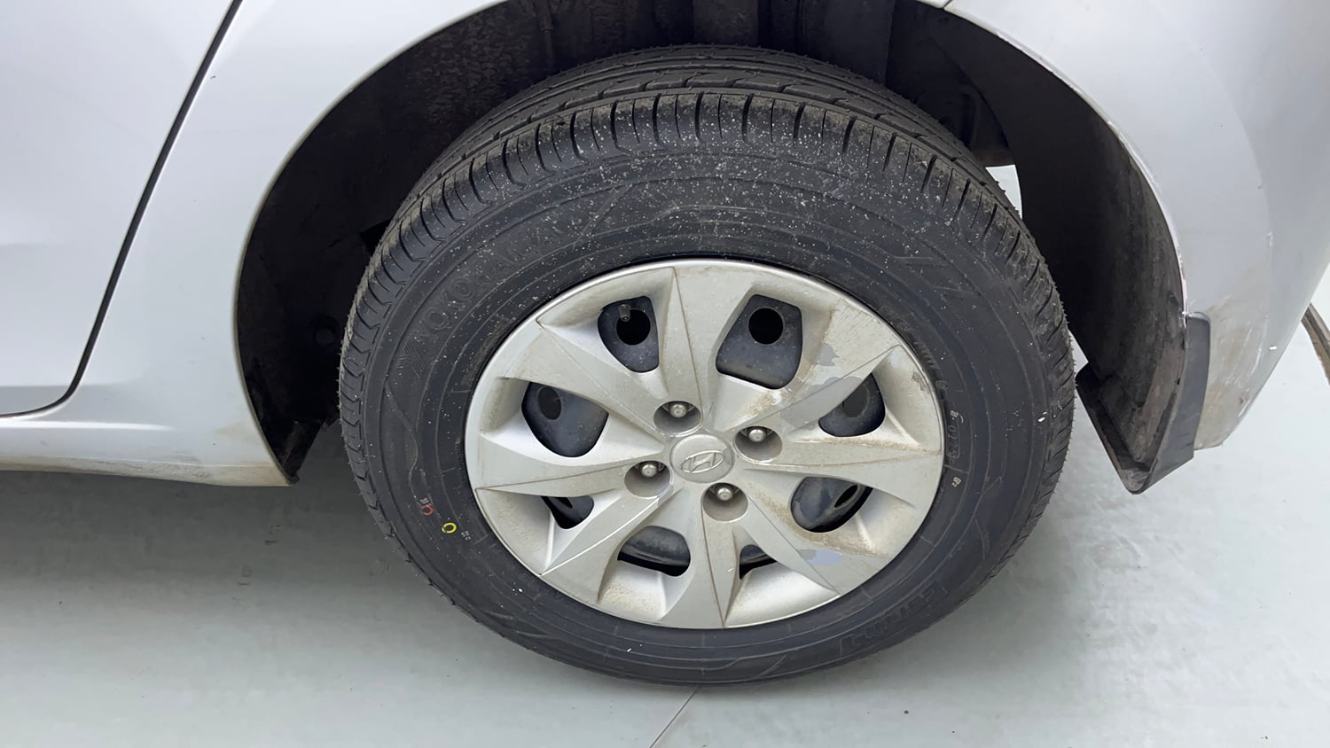 Used 2017 Hyundai Elite i20 Sportz 1.2 Petrol Manual tyres LEFT REAR TYRE RIM VIEW