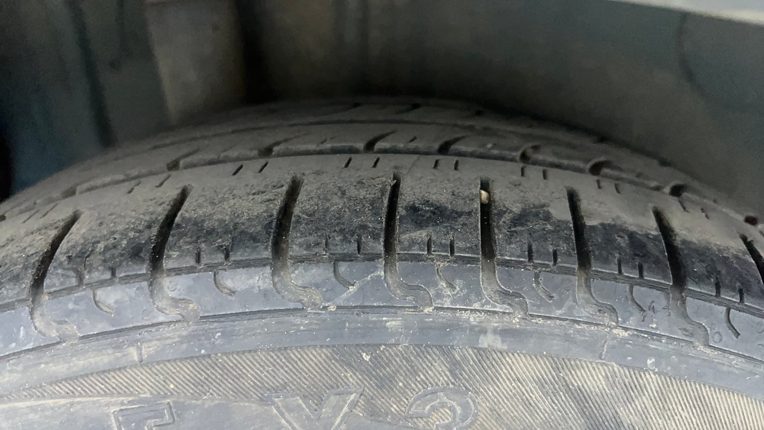 Used 2019 Maruti Suzuki Ignis [2017-2020] Zeta AMT Petrol Dual Tone Petrol Automatic tyres RIGHT REAR TYRE TREAD VIEW