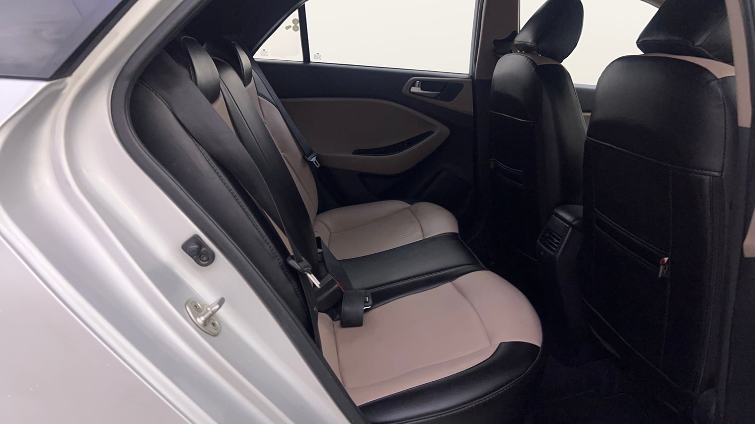 Used 2017 Hyundai Elite i20 Sportz 1.2 Petrol Manual interior RIGHT SIDE REAR DOOR CABIN VIEW