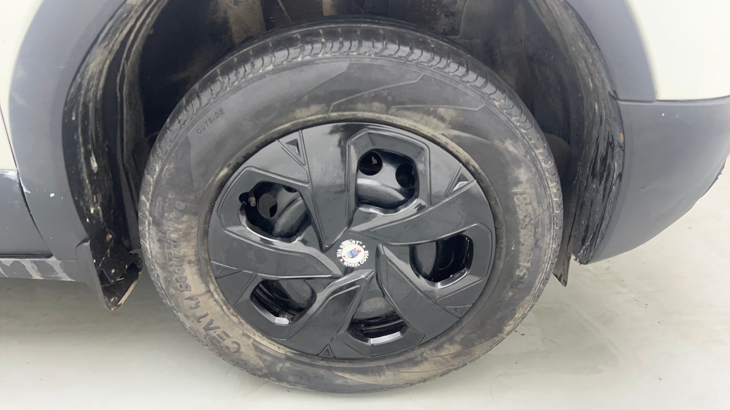 Used 2022 Tata Punch Pure MT Petrol + CNG(Outside Fitted) Cng Manual tyres RIGHT FRONT TYRE RIM VIEW