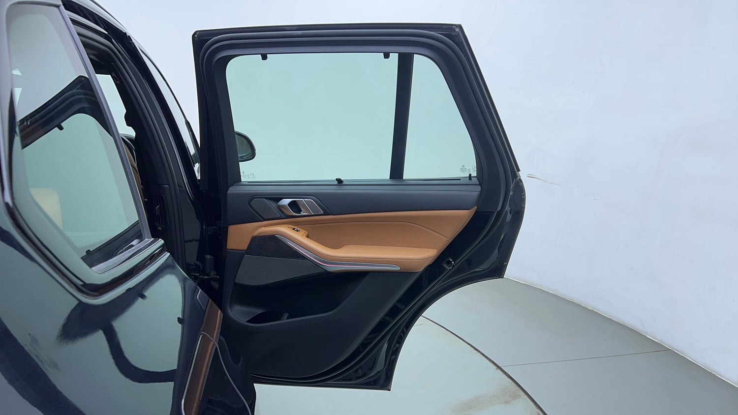 Used 2022 BMW X5 xDrive40i M Sport Petrol Automatic interior RIGHT REAR DOOR OPEN VIEW
