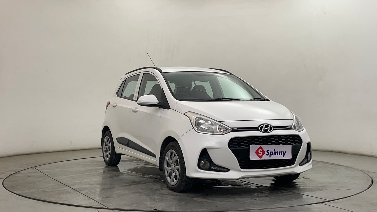 Used 2019 Hyundai Grand i10 Sportz 1.2 Kappa VTVT Petrol Manual exterior RIGHT FRONT CORNER VIEW