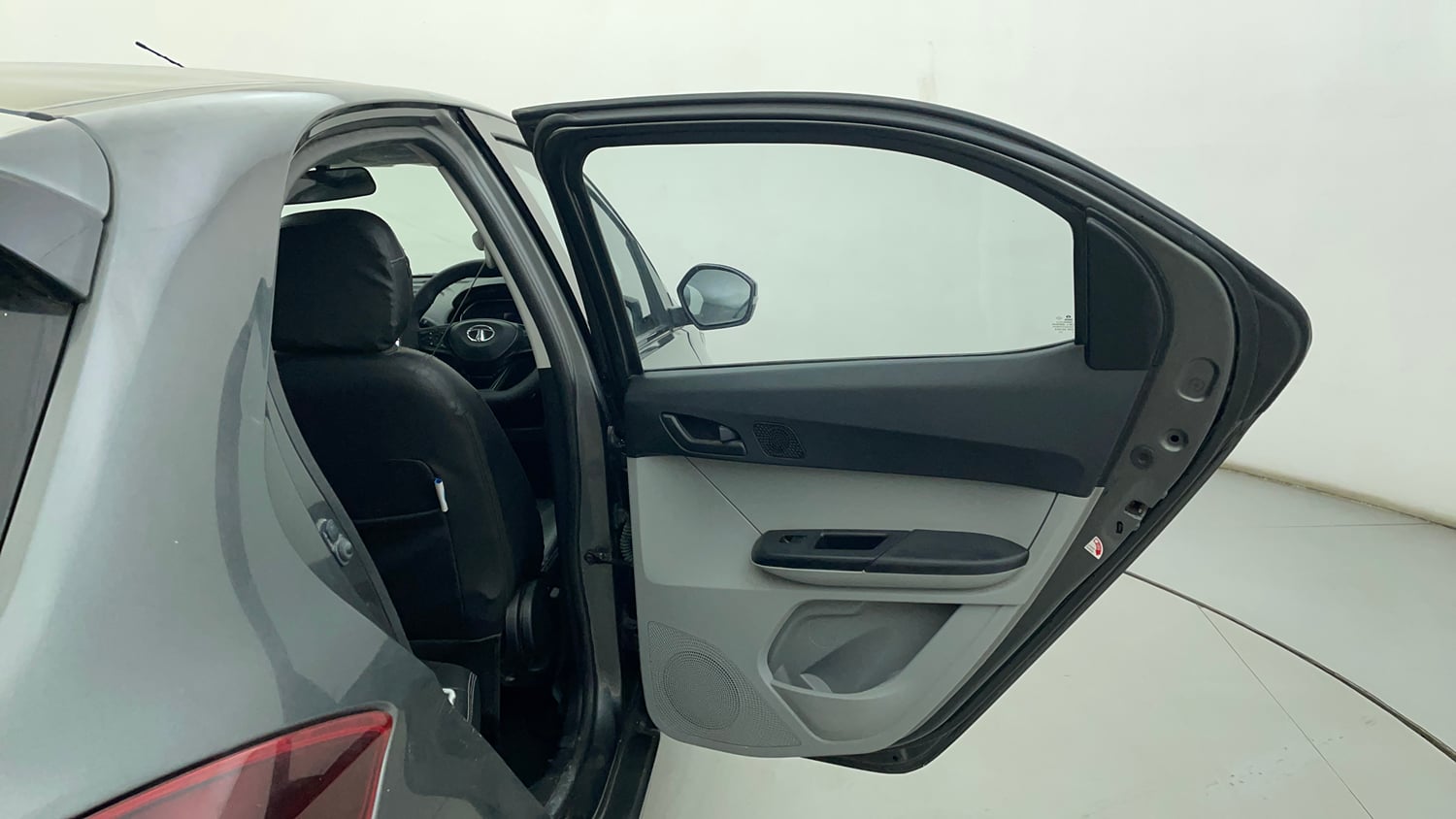Used 2022 Tata Tiago XT (O) Petrol Manual interior RIGHT REAR DOOR OPEN VIEW