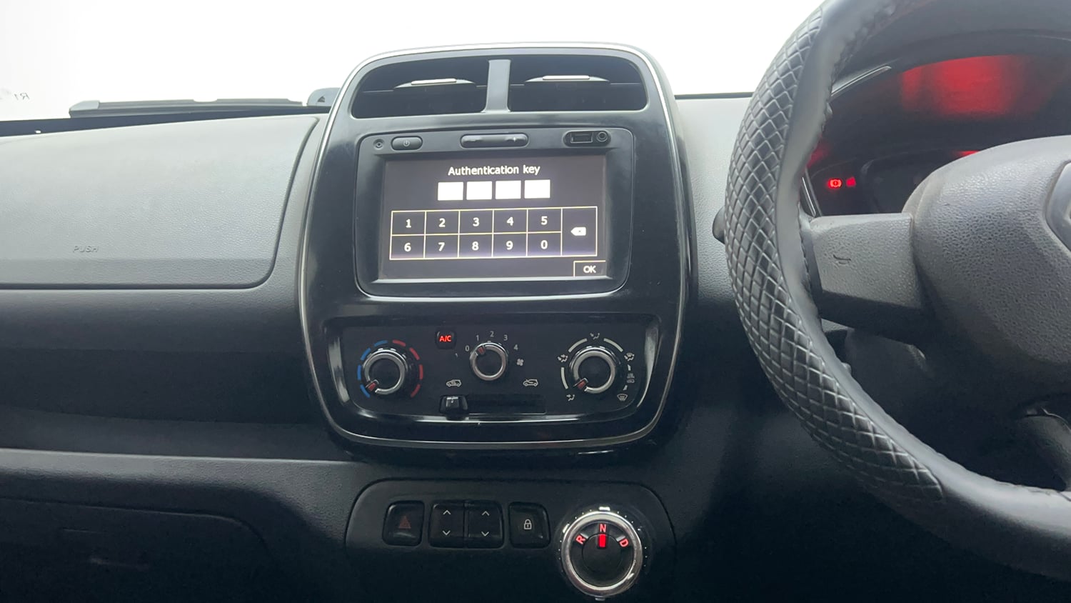 Used 2018 Renault Kwid 1.0 RXT AMT Opt Petrol Automatic interior MUSIC SYSTEM & AC CONTROL VIEW