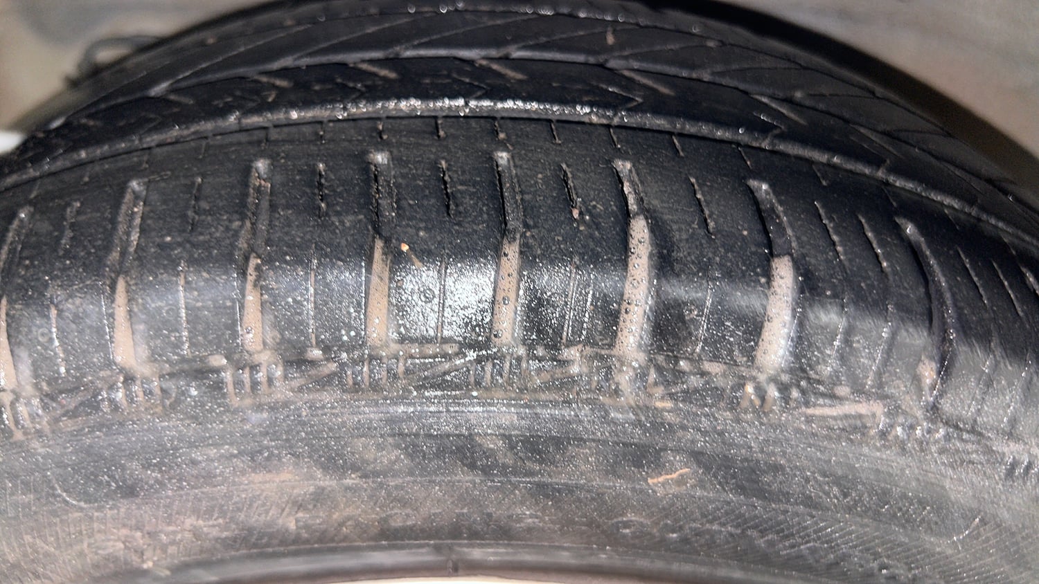 Used 2014 Hyundai Grand i10 Sportz 1.2 Kappa VTVT Petrol Manual tyres RIGHT REAR TYRE TREAD VIEW
