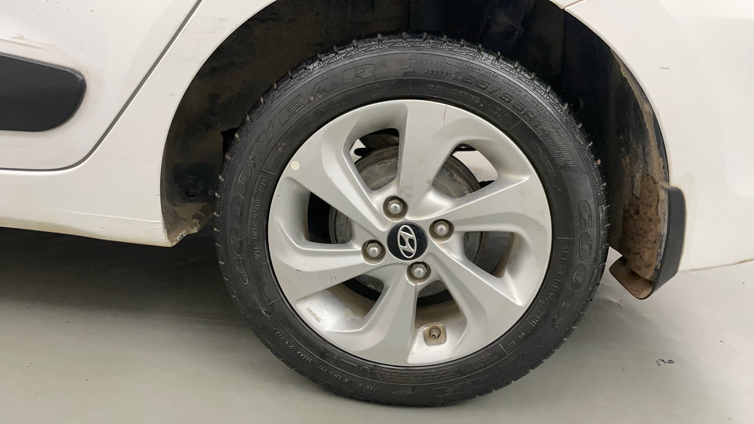 Used 2019 Hyundai Xcent SX Petrol Manual tyres LEFT REAR TYRE RIM VIEW