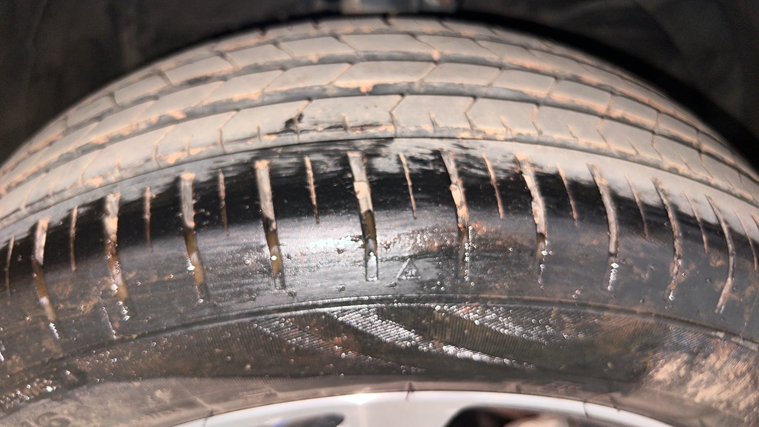 Used 2023 Toyota Glanza V AMT Petrol Automatic tyres RIGHT FRONT TYRE TREAD VIEW