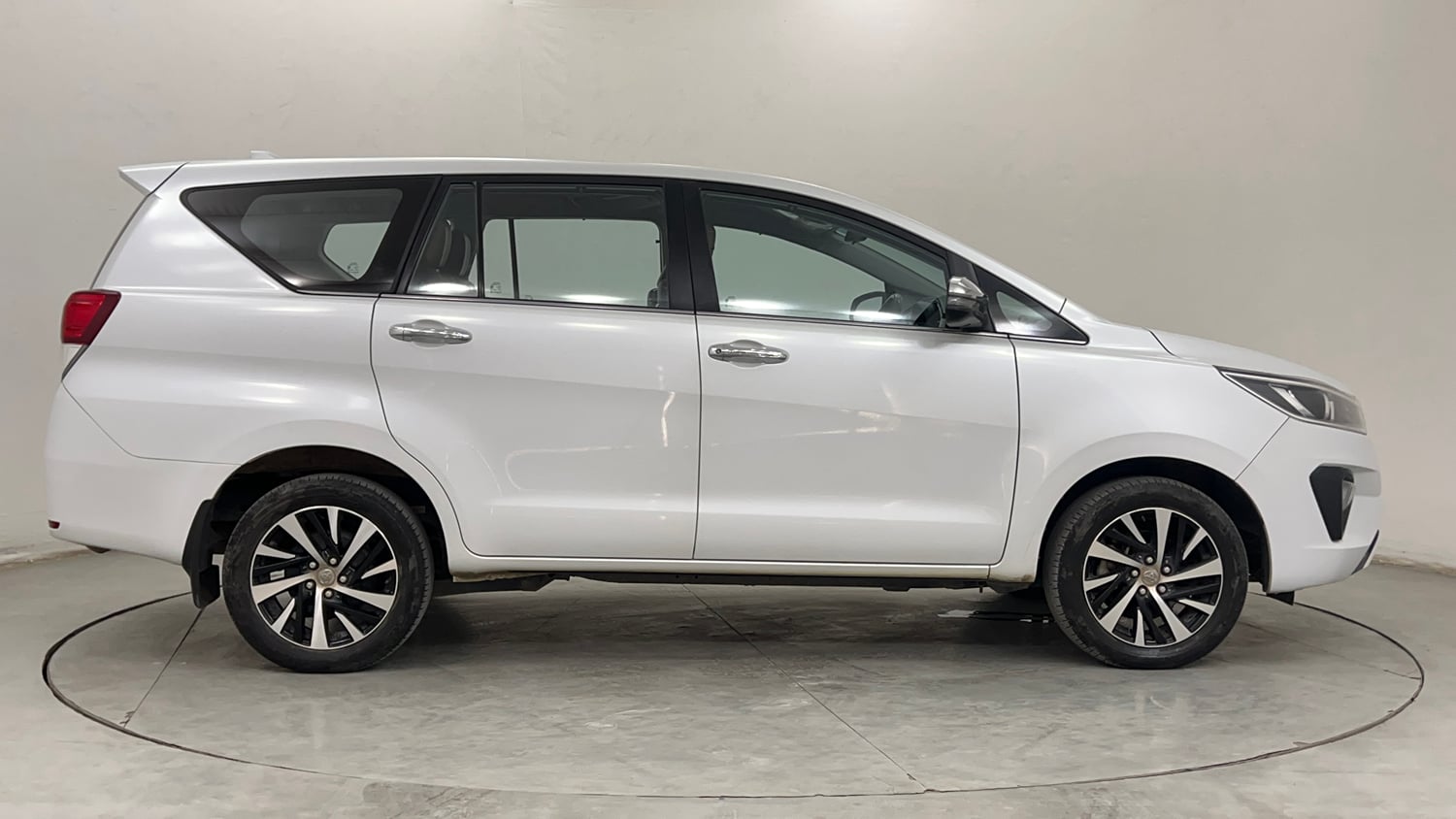 Used 2023 Toyota Innova Crysta ZX 2.7 AT 7 STR Petrol Automatic exterior RIGHT SIDE VIEW