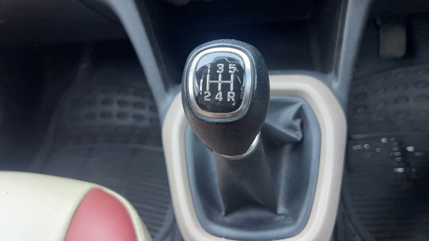 Used 2015 Hyundai Grand i10 Sportz 1.2 Kappa VTVT Petrol Manual interior GEAR  KNOB VIEW