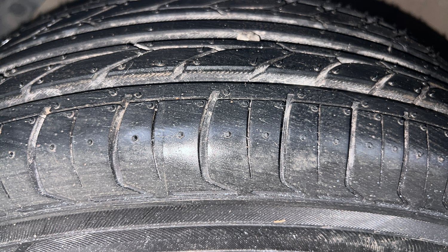 Used 2014 Hyundai Grand i10 Sportz 1.2 Kappa VTVT Petrol Manual tyres LEFT FRONT TYRE TREAD VIEW