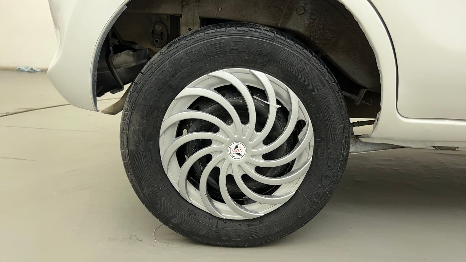 Used 2014 Maruti Suzuki Alto 800 Lxi Petrol Manual tyres RIGHT REAR TYRE RIM VIEW