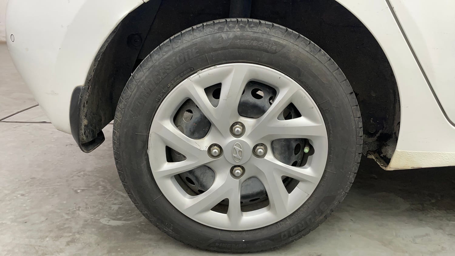 Used 2019 Hyundai Grand i10 Sportz 1.2 Kappa VTVT Petrol Manual tyres RIGHT REAR TYRE RIM VIEW