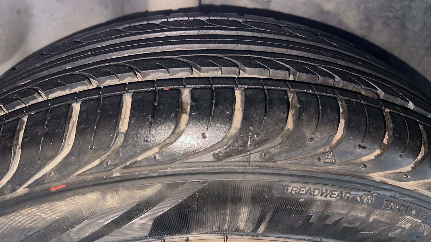 Used 2019 Volkswagen Ameo  1.0 Trendline Petrol + CNG(Outside Fitted) Petrol+cng Manual tyres RIGHT REAR TYRE TREAD VIEW