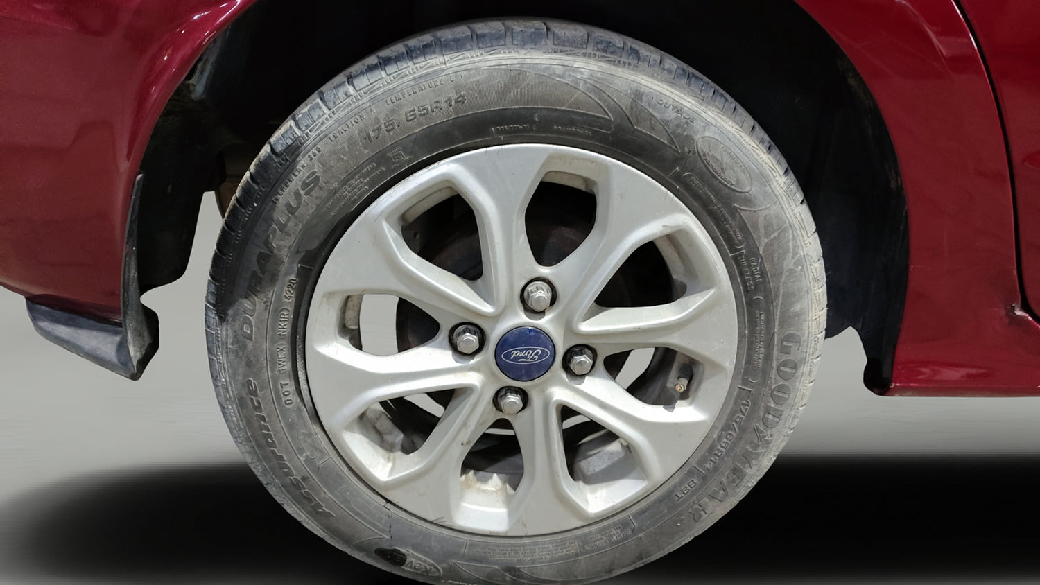 Used 2016 Ford Figo Aspire Titanium 1.2 Ti-VCT Petrol Manual tyres RIGHT REAR TYRE RIM VIEW