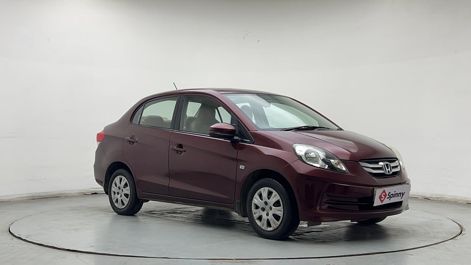 Used 2015 Honda Amaze 1.2 S i-VTEC Petrol Manual exterior RIGHT FRONT CORNER VIEW